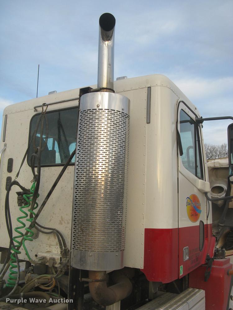 image for item DC2449 2005 Freightliner Columbia semi truck