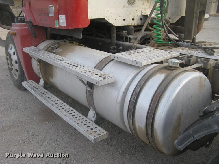 image for item DC2449 2005 Freightliner Columbia semi truck