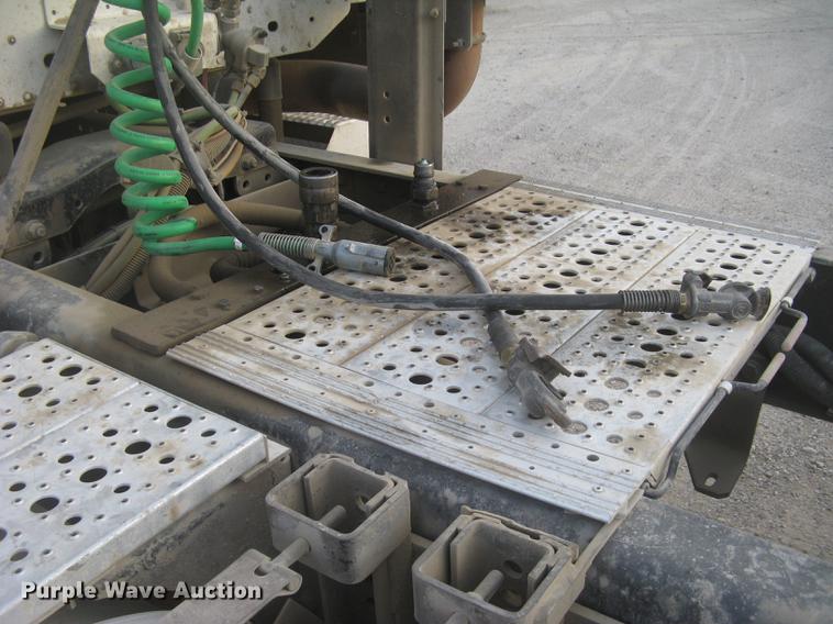 image for item DC2449 2005 Freightliner Columbia semi truck