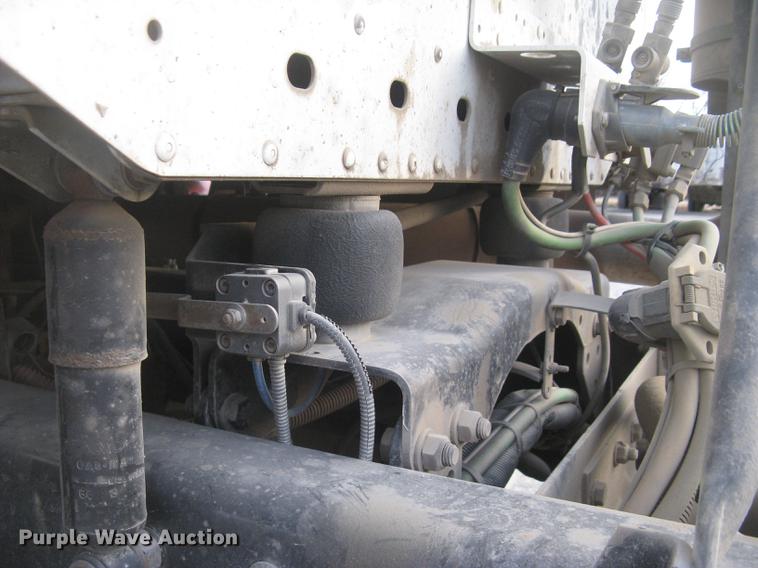 image for item DC2449 2005 Freightliner Columbia semi truck