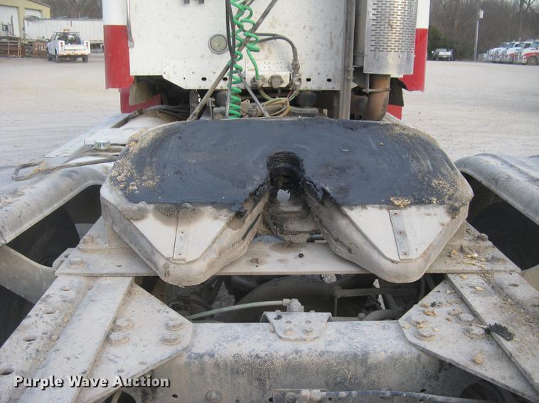 image for item DC2449 2005 Freightliner Columbia semi truck