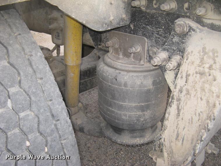 image for item DC2449 2005 Freightliner Columbia semi truck