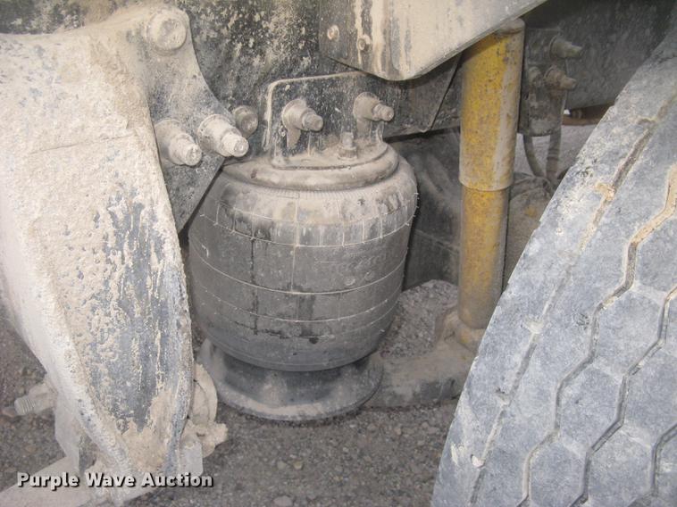 image for item DC2449 2005 Freightliner Columbia semi truck