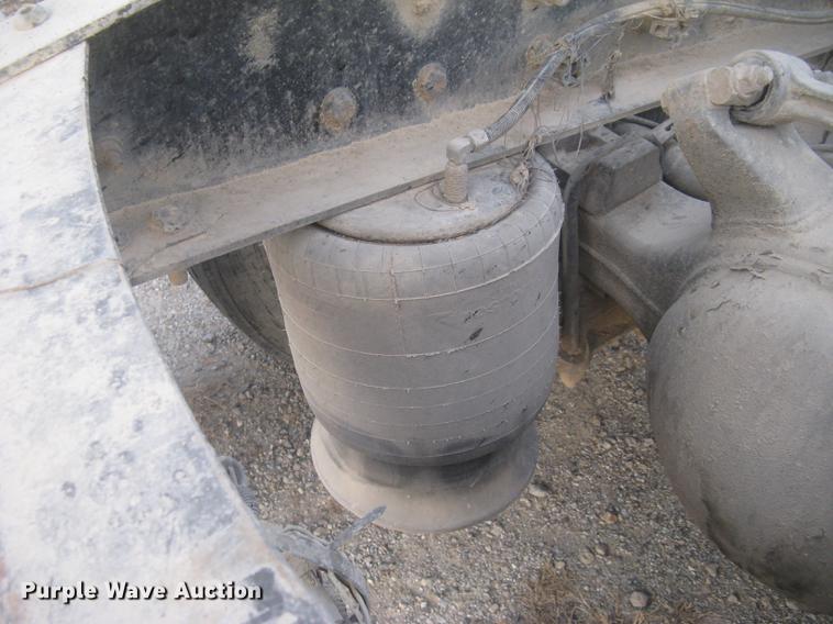 image for item DC2449 2005 Freightliner Columbia semi truck