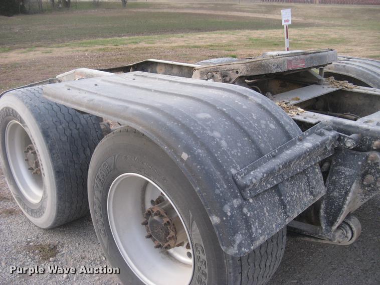 image for item DC2449 2005 Freightliner Columbia semi truck