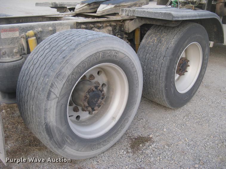 image for item DC2449 2005 Freightliner Columbia semi truck