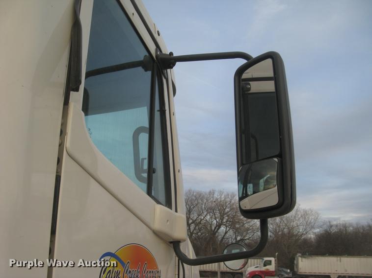 image for item DC2449 2005 Freightliner Columbia semi truck
