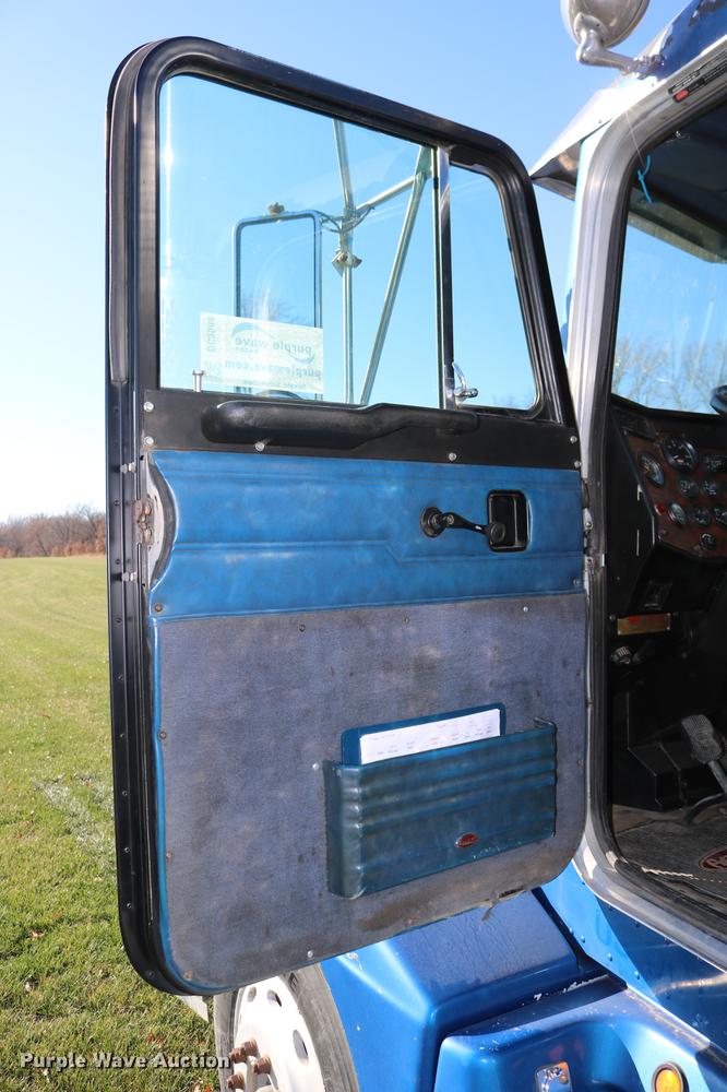 image for item DC3584 1996 Peterbilt 377 semi truck