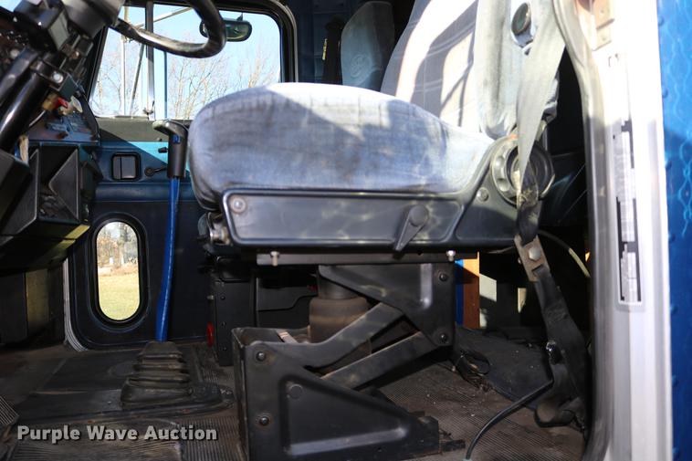 image for item DC3584 1996 Peterbilt 377 semi truck