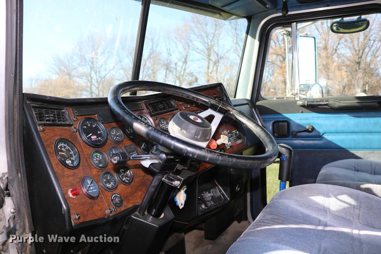 image for item DC3584 1996 Peterbilt 377 semi truck