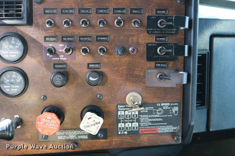 image for item DC3584 1996 Peterbilt 377 semi truck