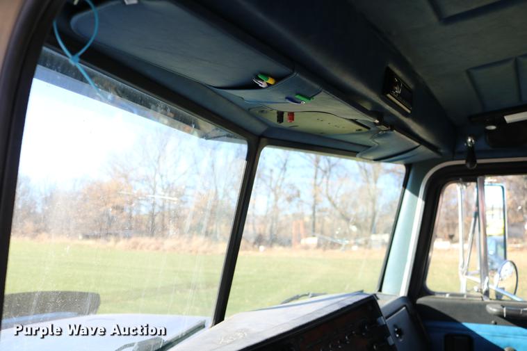 image for item DC3584 1996 Peterbilt 377 semi truck