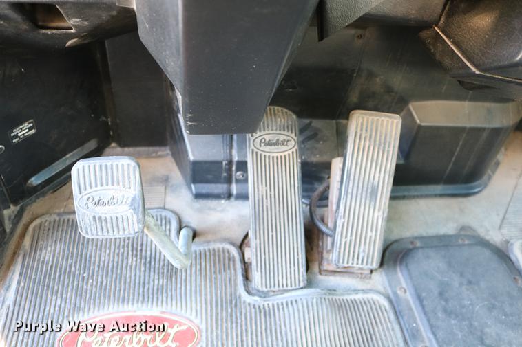 image for item DC3584 1996 Peterbilt 377 semi truck