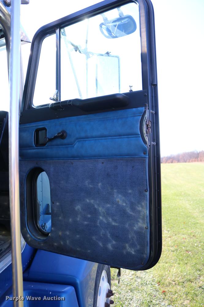 image for item DC3584 1996 Peterbilt 377 semi truck