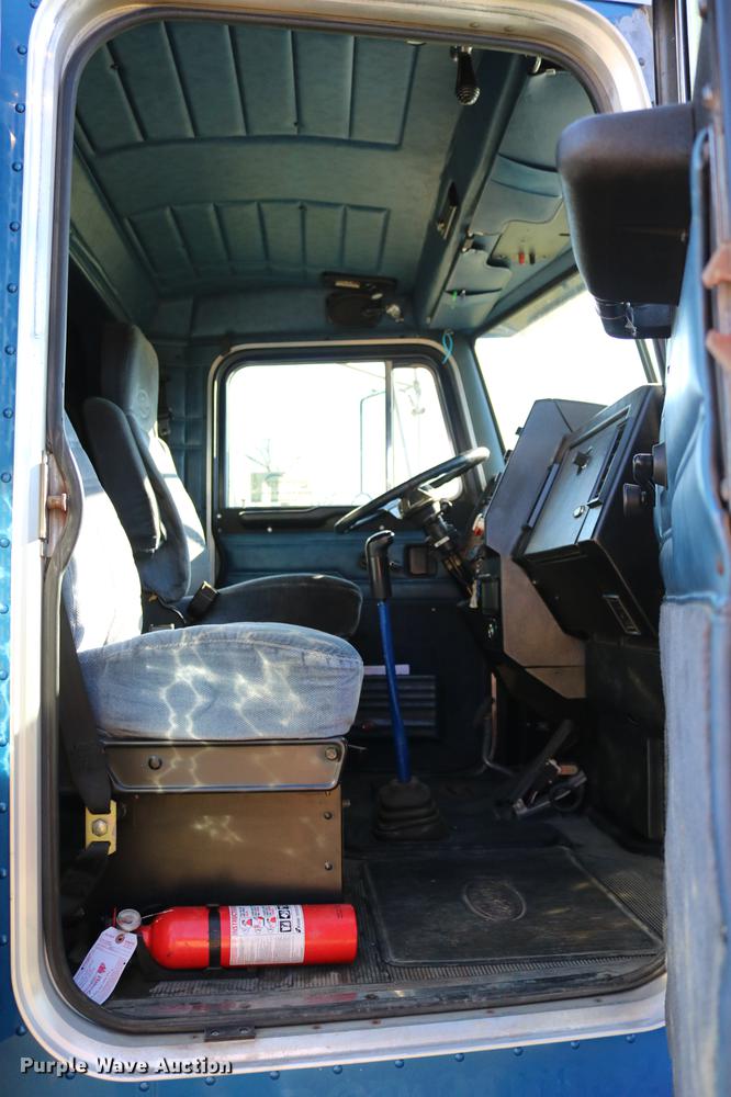 image for item DC3584 1996 Peterbilt 377 semi truck