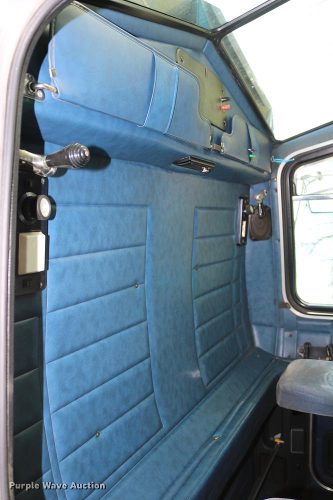 image for item DC3584 1996 Peterbilt 377 semi truck