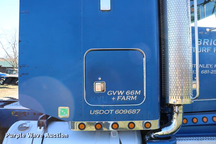 image for item DC3584 1996 Peterbilt 377 semi truck