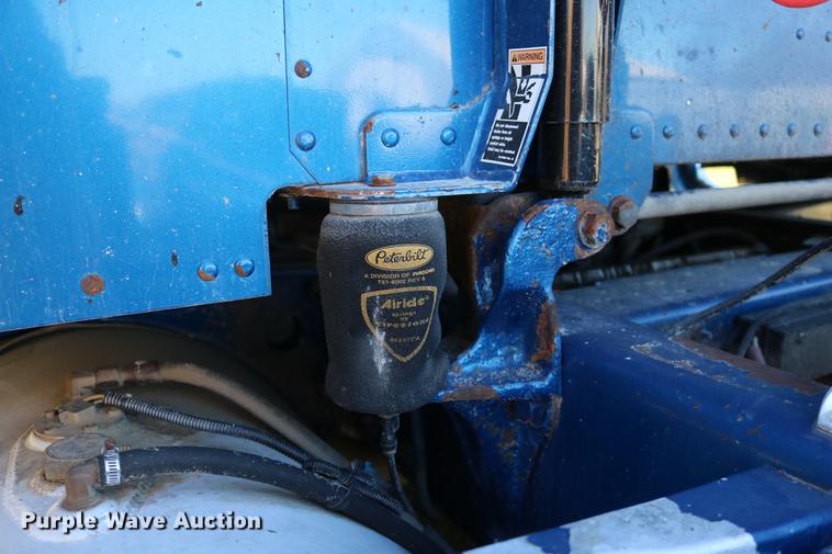 image for item DC3584 1996 Peterbilt 377 semi truck