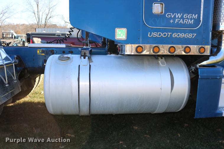 image for item DC3584 1996 Peterbilt 377 semi truck