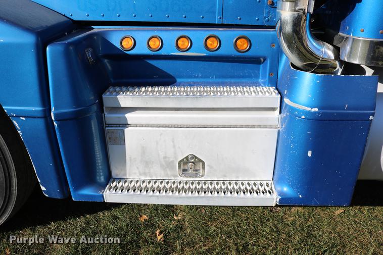 image for item DC3584 1996 Peterbilt 377 semi truck