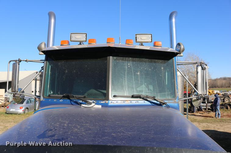 image for item DC3584 1996 Peterbilt 377 semi truck