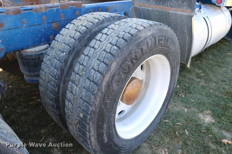 image for item DC3584 1996 Peterbilt 377 semi truck