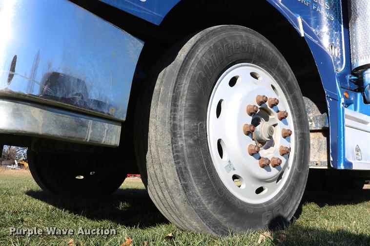 image for item DC3584 1996 Peterbilt 377 semi truck