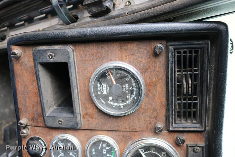 image for item DC3601 1995 Peterbilt 379 semi truck