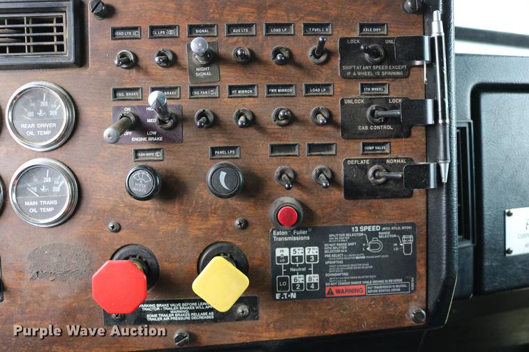 image for item DC3601 1995 Peterbilt 379 semi truck