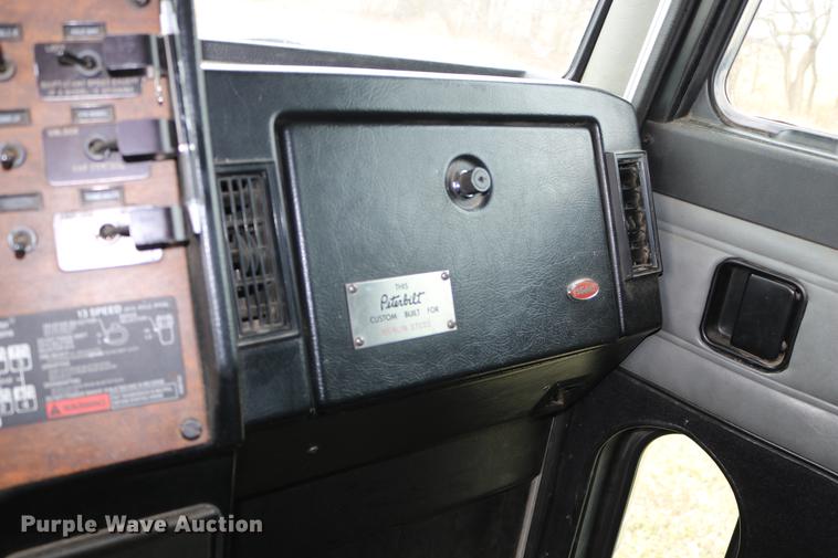 image for item DC3601 1995 Peterbilt 379 semi truck