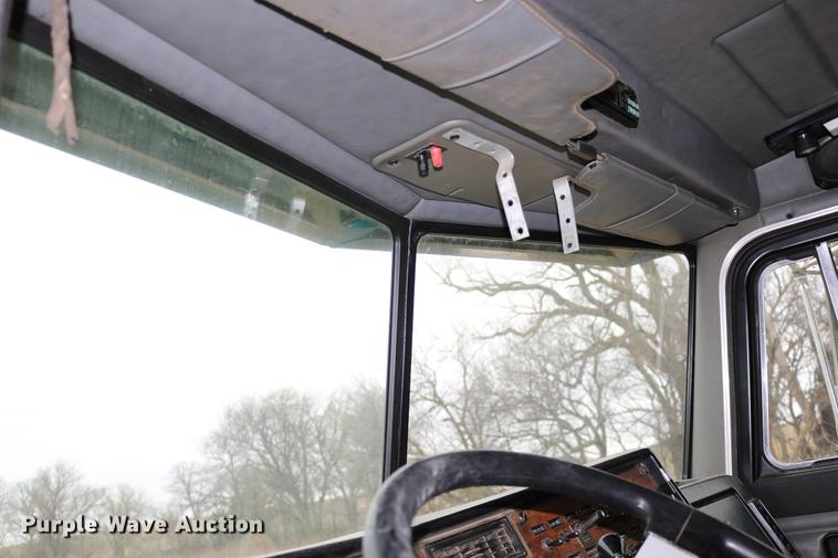 image for item DC3601 1995 Peterbilt 379 semi truck