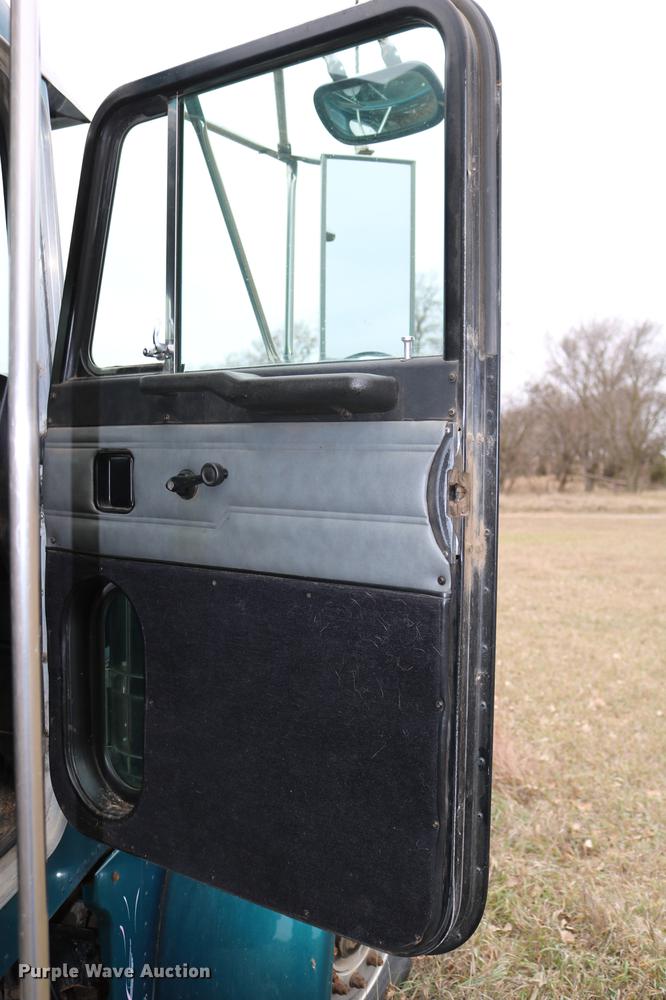 image for item DC3601 1995 Peterbilt 379 semi truck