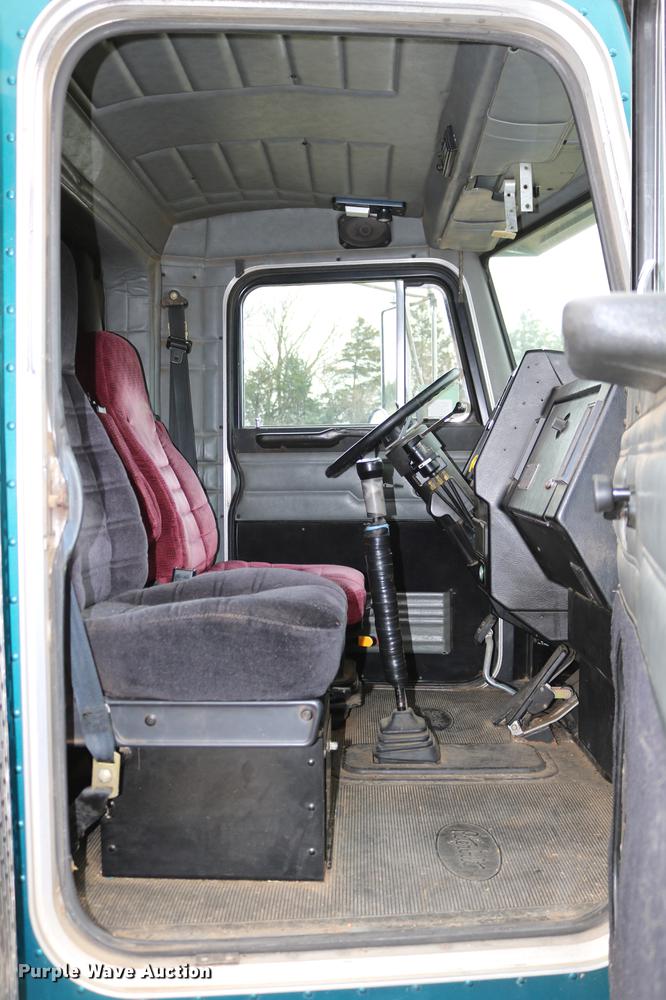 image for item DC3601 1995 Peterbilt 379 semi truck