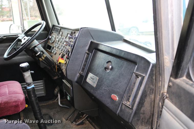 image for item DC3601 1995 Peterbilt 379 semi truck