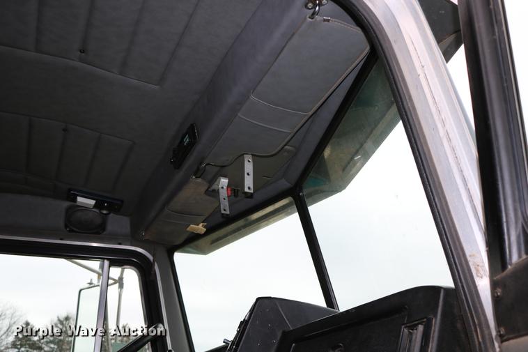 image for item DC3601 1995 Peterbilt 379 semi truck