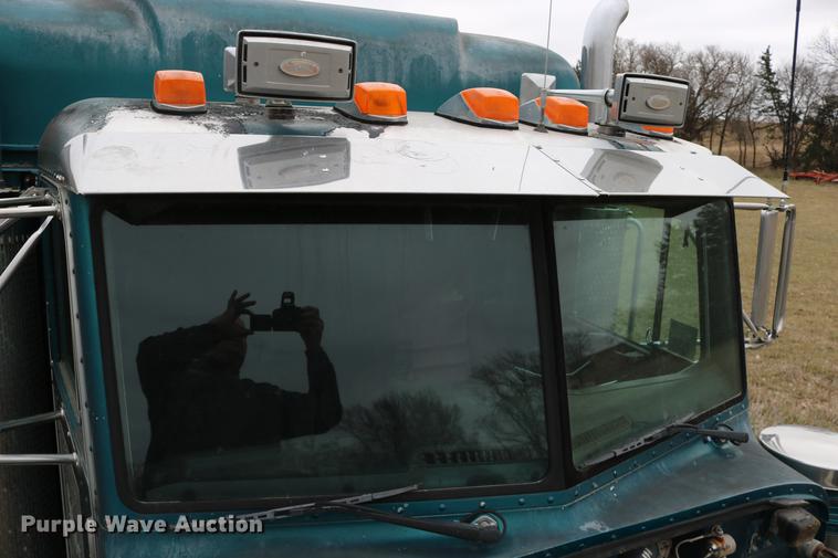 image for item DC3601 1995 Peterbilt 379 semi truck