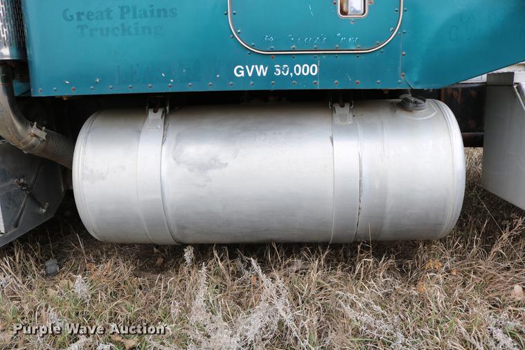 image for item DC3601 1995 Peterbilt 379 semi truck