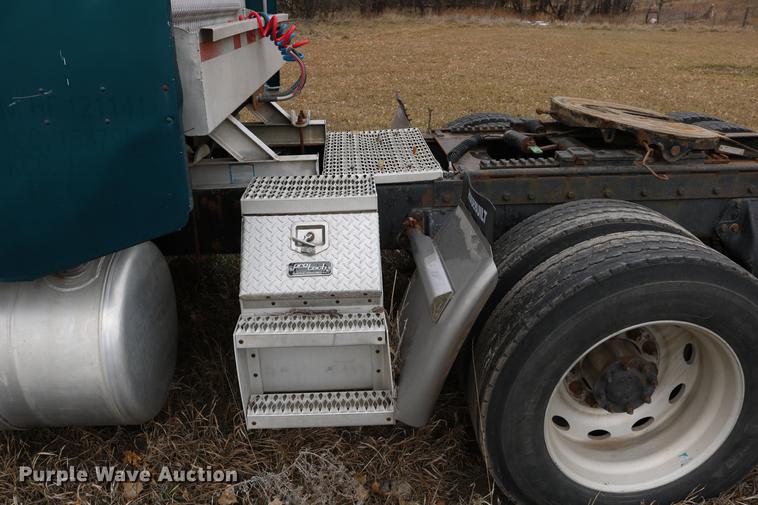 image for item DC3601 1995 Peterbilt 379 semi truck
