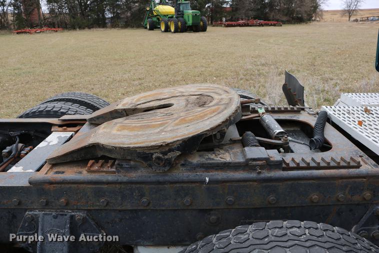 image for item DC3601 1995 Peterbilt 379 semi truck