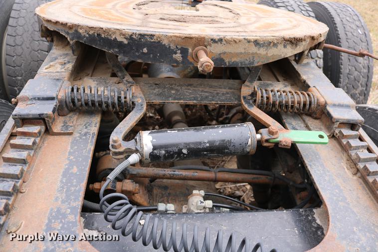 image for item DC3601 1995 Peterbilt 379 semi truck