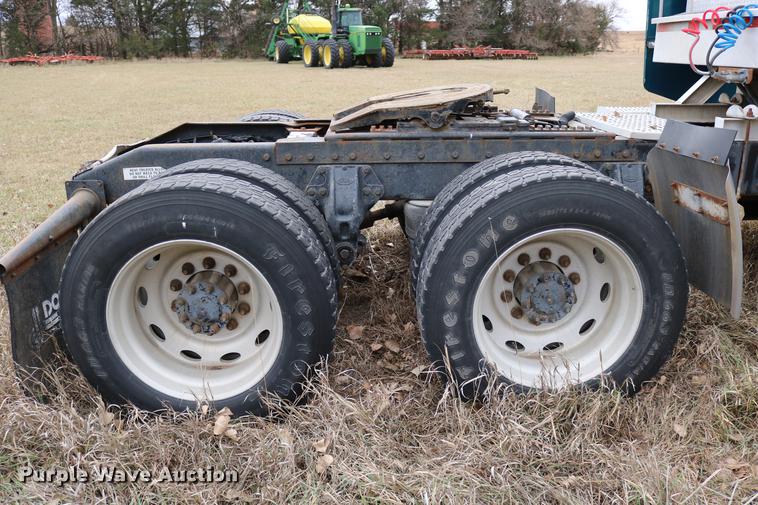 image for item DC3601 1995 Peterbilt 379 semi truck