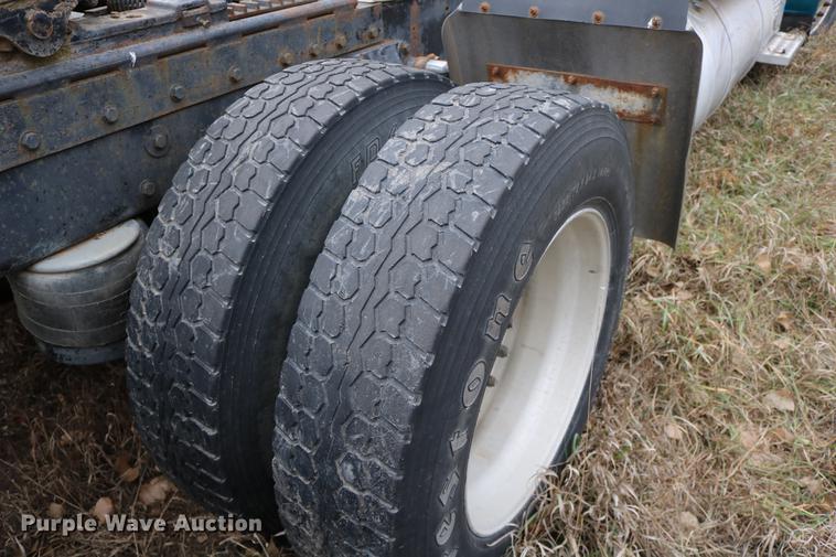 image for item DC3601 1995 Peterbilt 379 semi truck