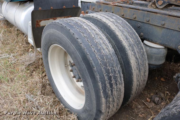 image for item DC3601 1995 Peterbilt 379 semi truck