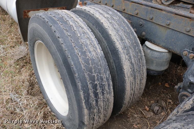 image for item DC3601 1995 Peterbilt 379 semi truck