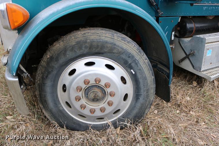 image for item DC3601 1995 Peterbilt 379 semi truck