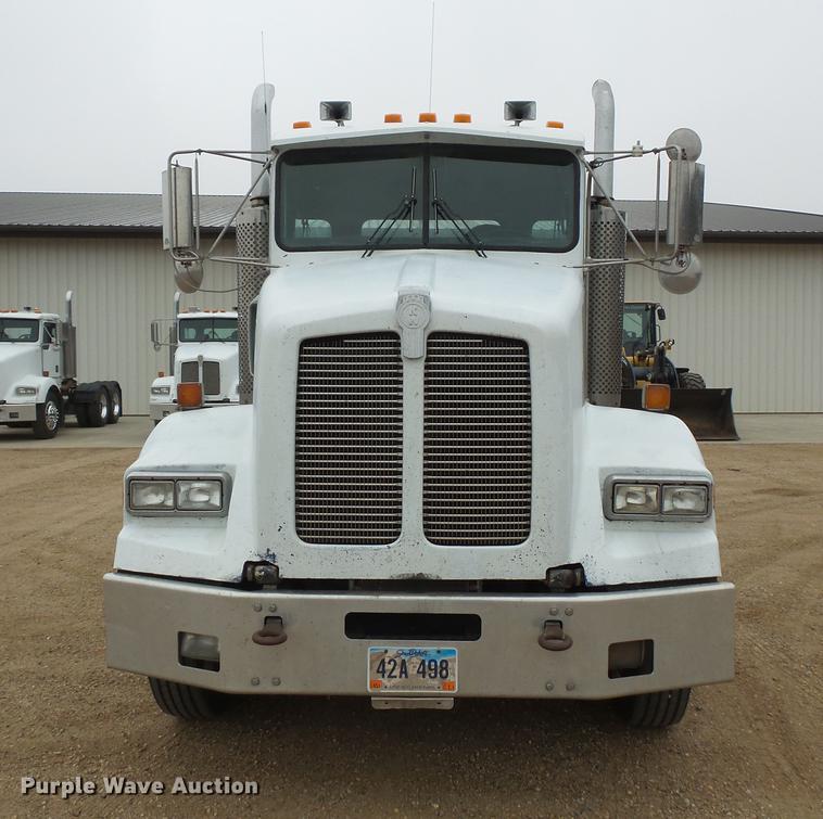 image for item DC4746 1995 Kenworth T450 semi truck