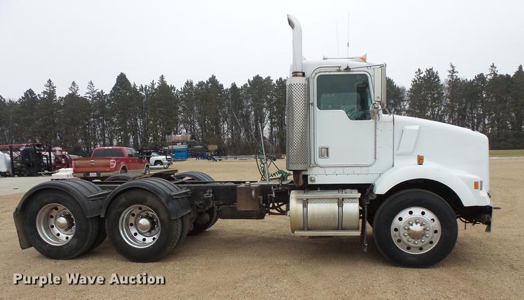 image for item DC4746 1995 Kenworth T450 semi truck