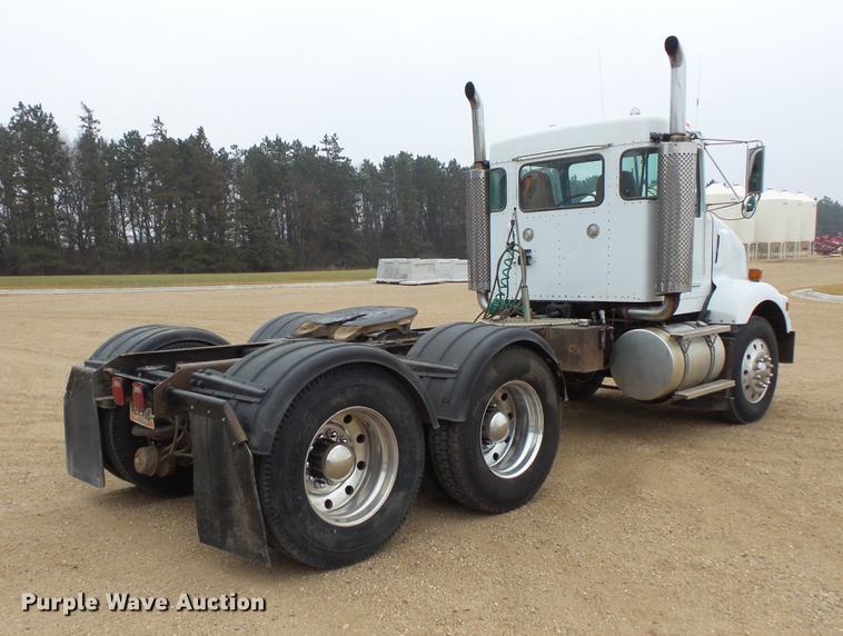 image for item DC4746 1995 Kenworth T450 semi truck