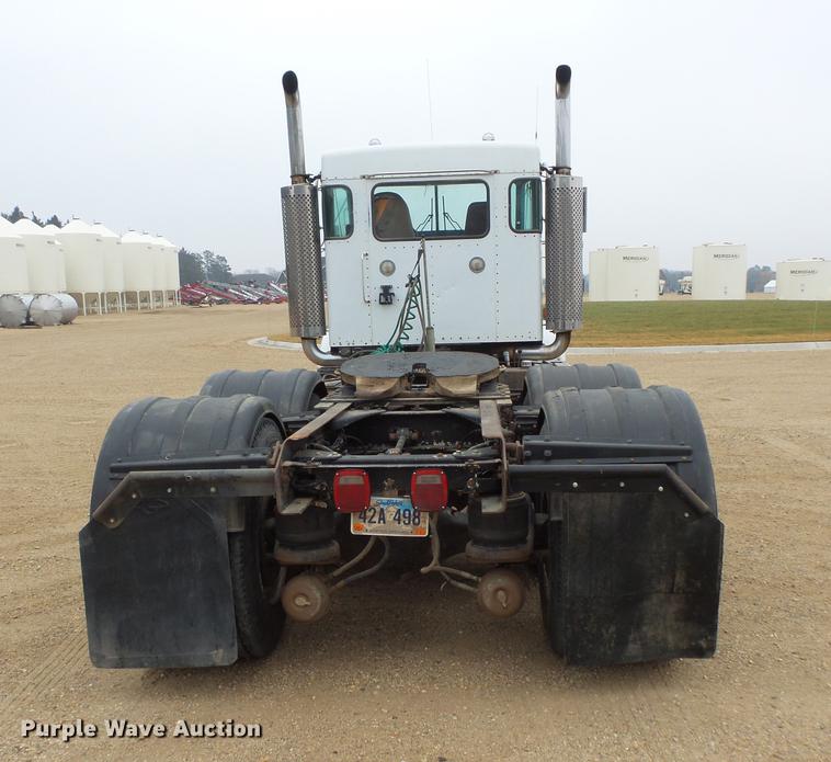 image for item DC4746 1995 Kenworth T450 semi truck