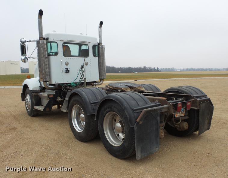 image for item DC4746 1995 Kenworth T450 semi truck